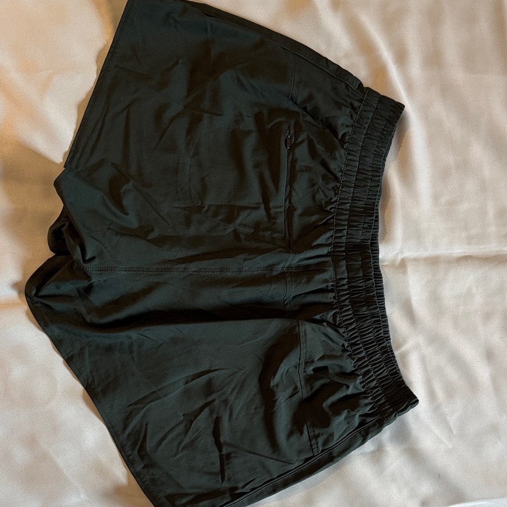 Vuori women’s dark green Shorts size XL - Picture 5 of 5